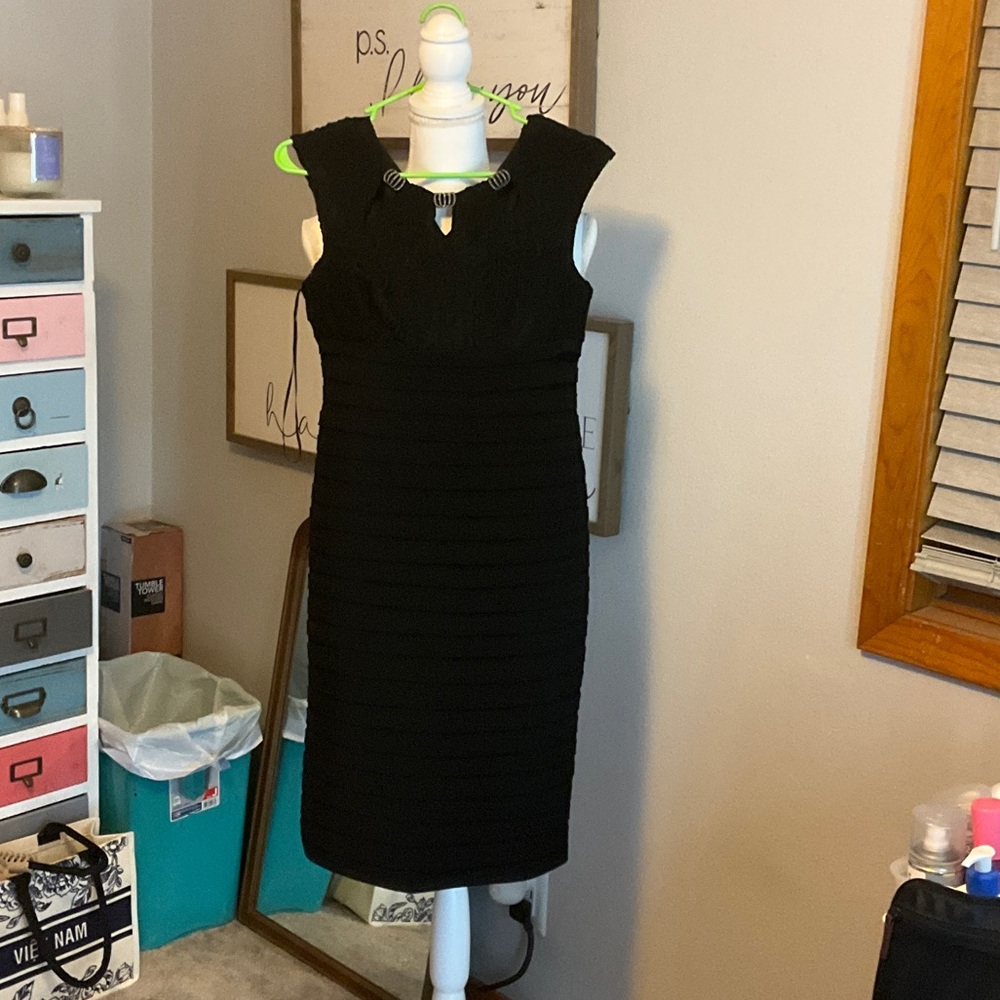 Elegant Black Sleeveless Dress